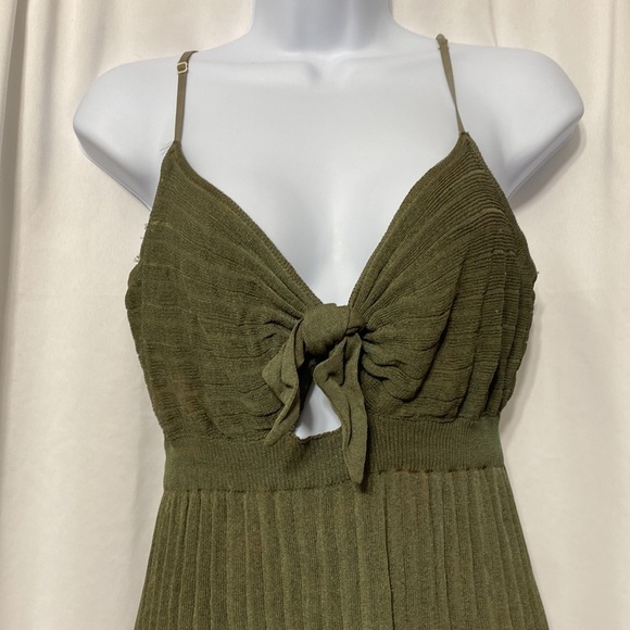 Sabatini White tie front pleated dress size medium - Picture 2 of 7